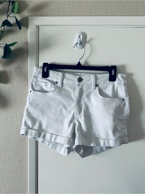 Aeropostale White Denim Shorts size 8, Stretch, Rolled Hem, High Rise Midi
